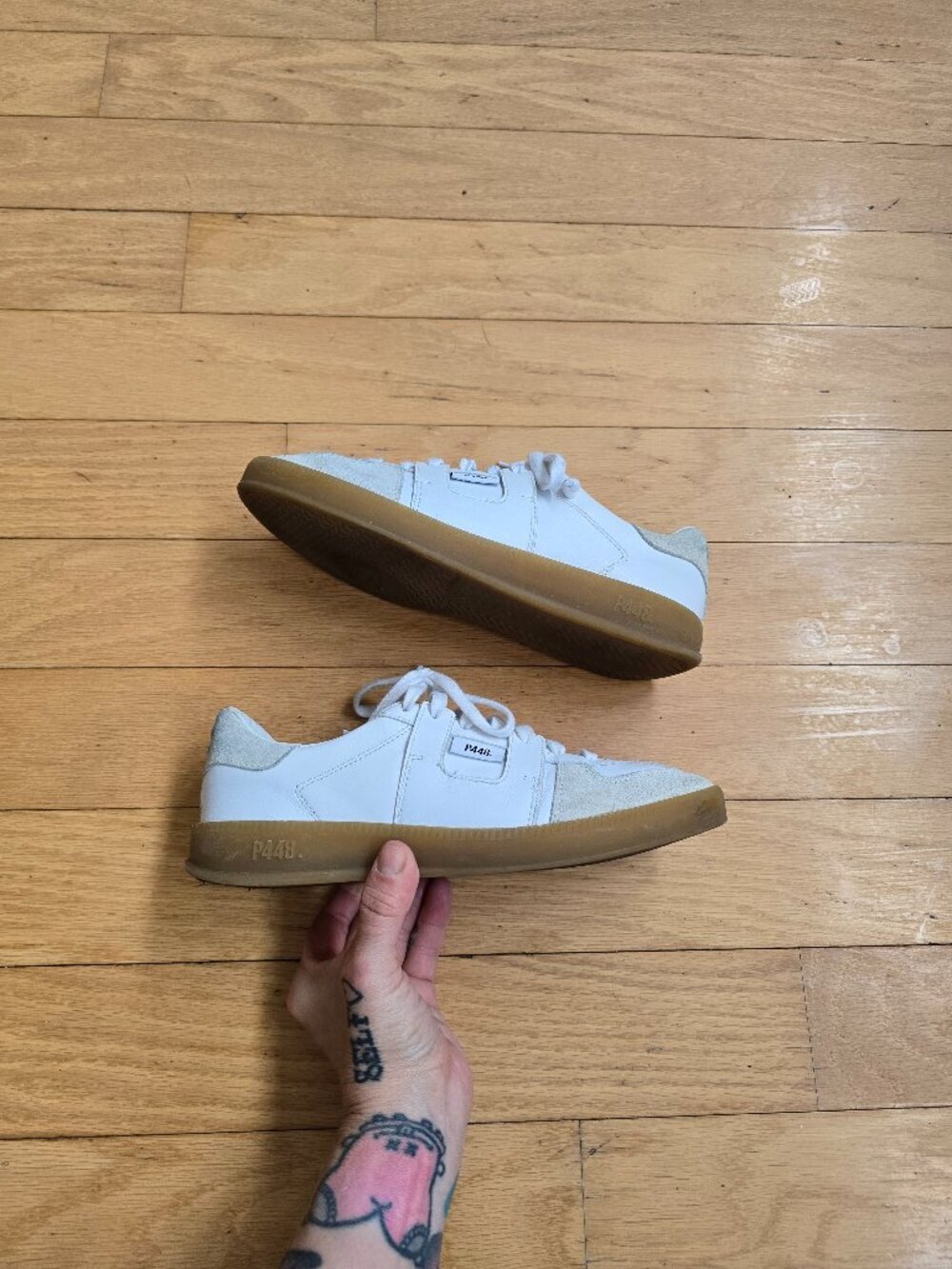 P448 | Monza white leather gum sole minimalist sporty sneakers | WMS 6